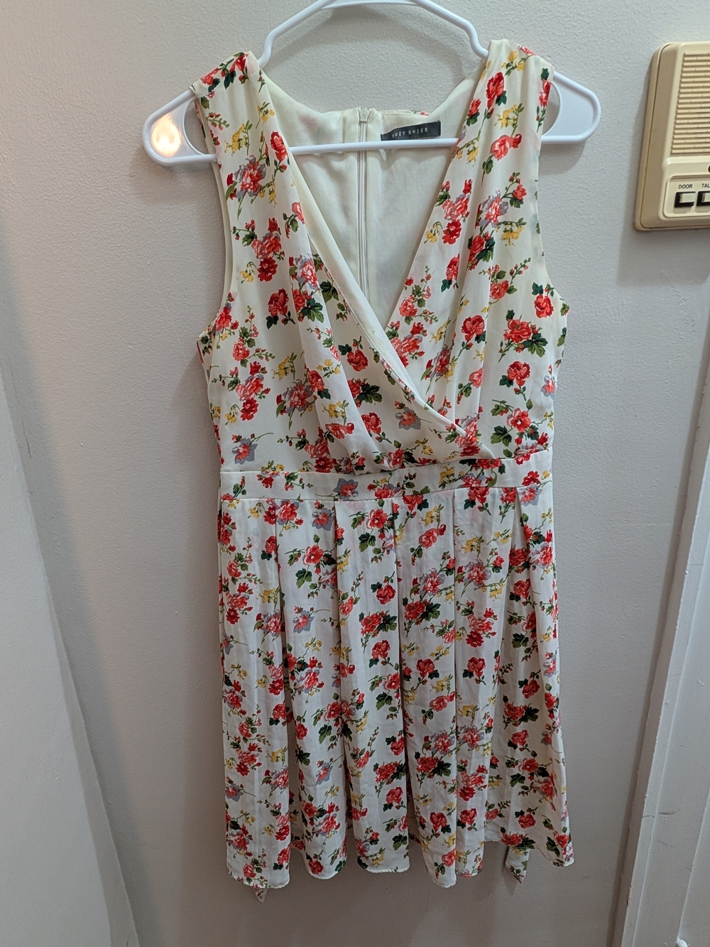 Suzy Shier Floral Wrap-Front Mini Dress in White & Red Size Medium